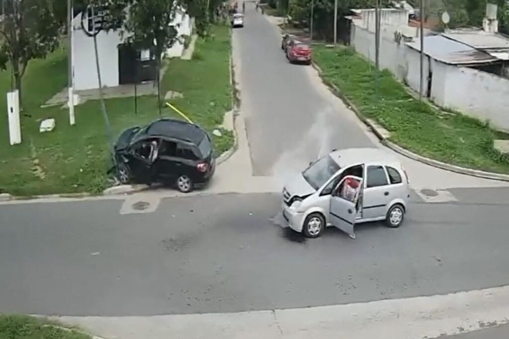 choque entre dos autos en san nicolas