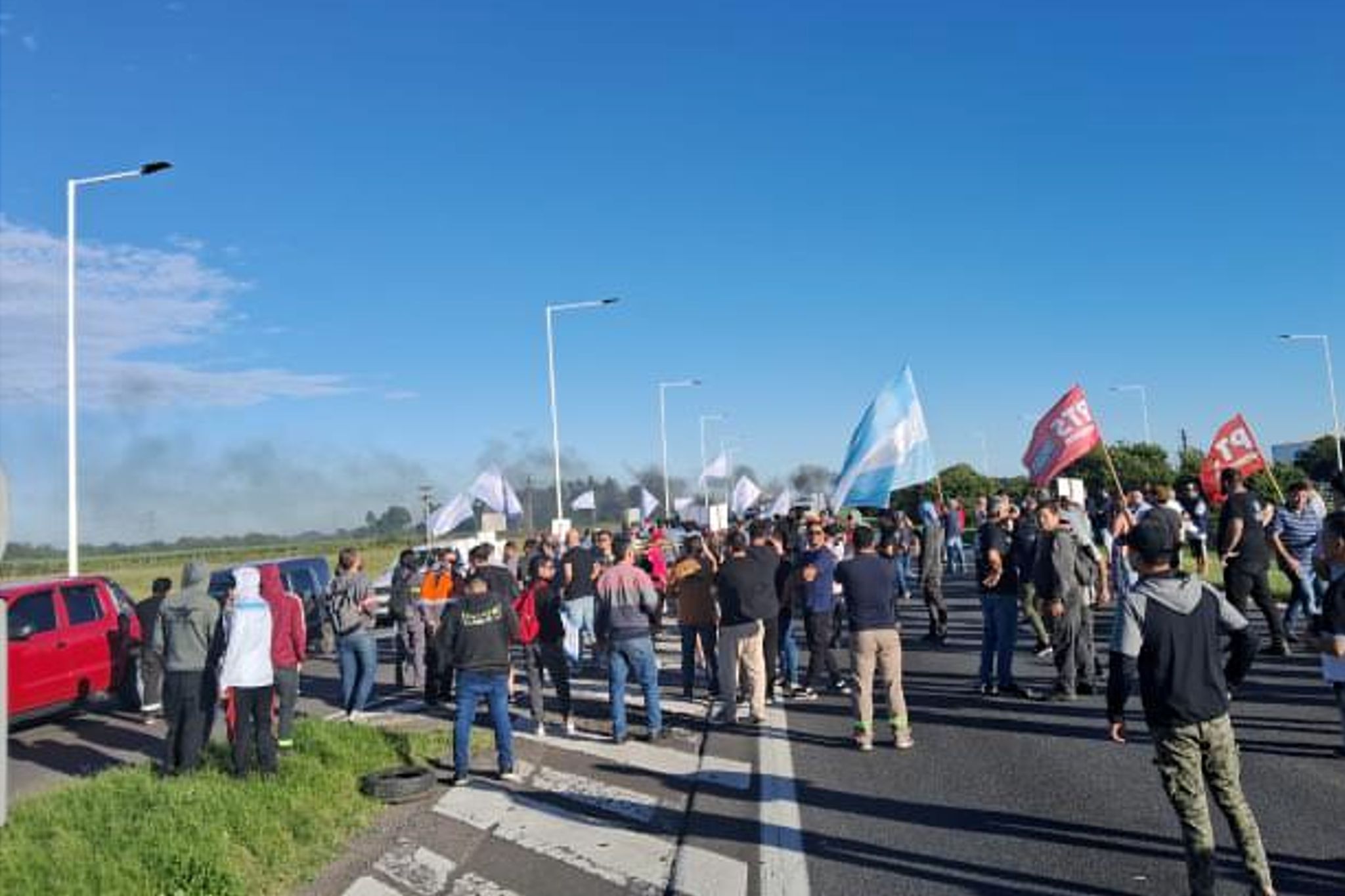 protesta trabajadores metalúrgico cortaron la autopista buenos aires rosario