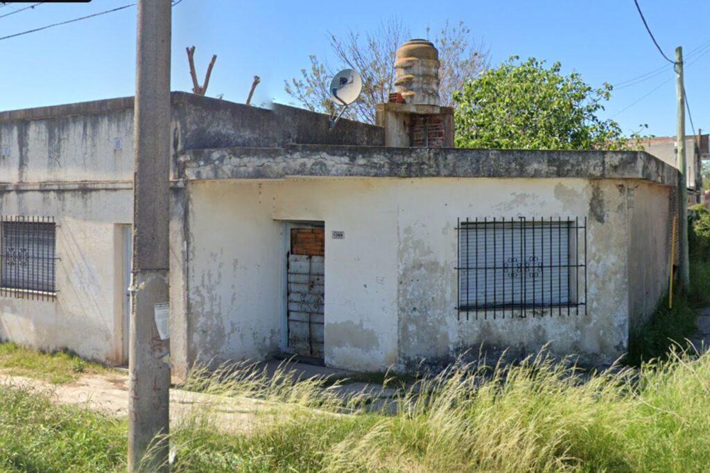 UNA FAMILIA USURPA UNA CASA EN SAN NICOLAS