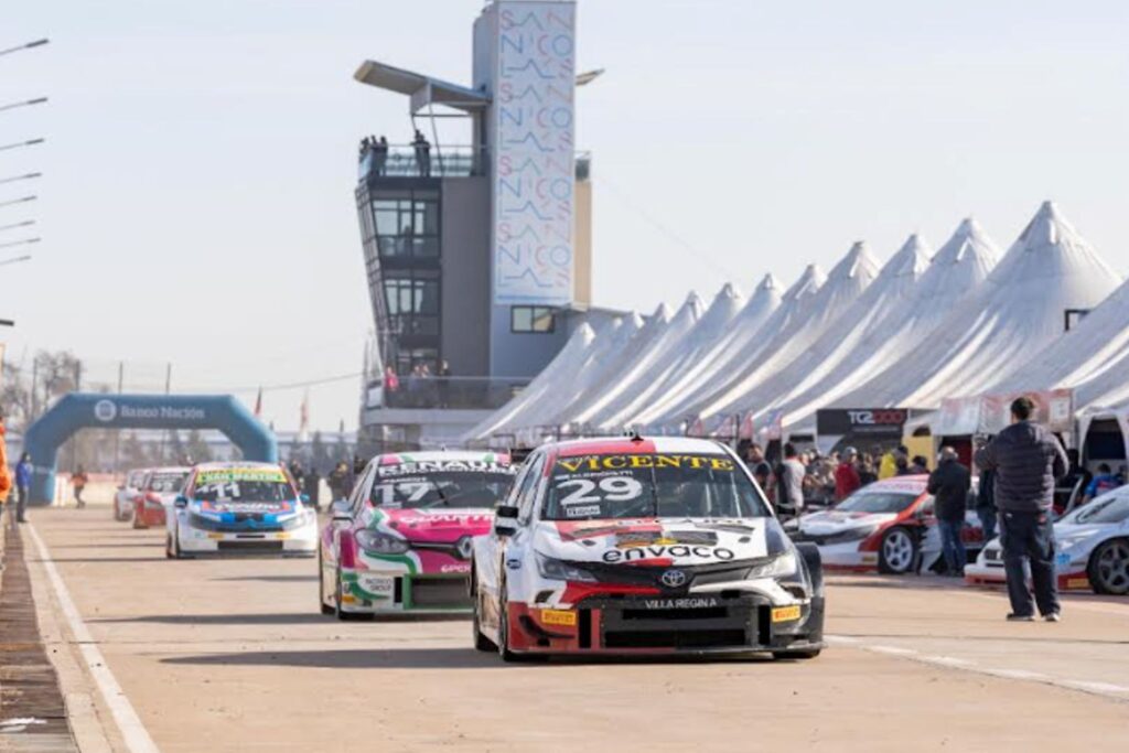 se corre la 3 fecha del tc 2000 en el autodromo de san nicolas