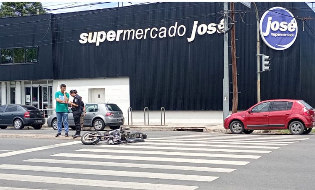 En menos de 24 horas, otro accidente de tránsito se registró en la misma zona de Avenida Savio, esta vez en la intersección con Terrasson. El siniestro, ocurrido al rededor del medio día, dejó como saldo a un motociclista lesionado.