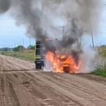 auto en llamas en la emilia