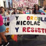 En el día de ayer, el movimiento LGTBT se movilizó en distintas ciudades del país en rechazo al presidente Javier Milei y sus discursos, a los que calificaron de “odio y fascistas”. San Nicolás no fue la excepción y la manifestación recorrió el centro de la ciudad, finalizando en la Plaza Mitre, donde voceros de la comunidad expresaron su rechazo a las políticas y mensajes del mandatario.