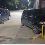 En la madrugada del feriado, un fuerte choque entre dos automóviles generó preocupación en la intersección de las calles Alvear y Pellegrini, en San Nicolás. El siniestro ocurrió alrededor de las 2:30 a. m., cuando un Volkswagen Fox y un Volkswagen Sandero impactaron violentamente.