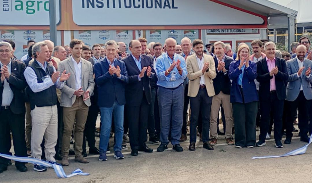 El intendente de San Nicolás inauguró oficialmente la Expoagro 2025, acompañado de diversas figuras de la política nacional. Como es tradición, participó del corte de cinta que dio inicio a la exposición agroindustrial más grande de Sudamérica.