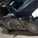 Un accidente de tránsito ocurrió en la tarde del domingo en la intersección de calle Moreno y Eva Perón, cuando una motocicleta y un automóvil colisionaron fuertemente, dejando como saldo a dos jóvenes heridos.