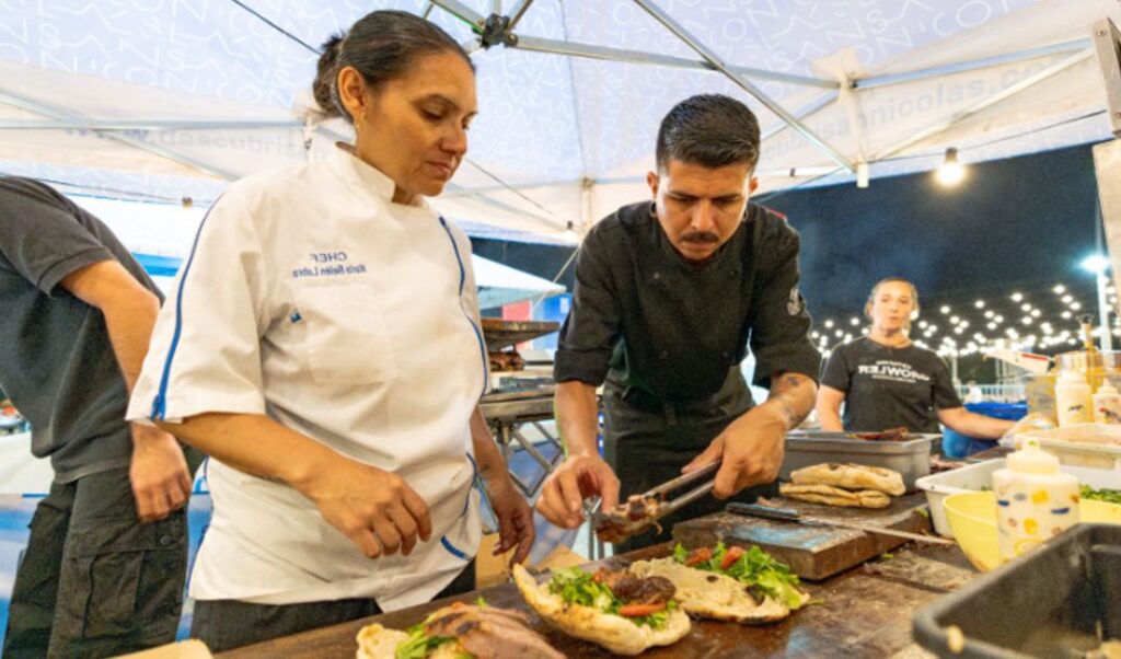 Esta noche se dará inicio a la 8º edición del Festival RICO, uno de los eventos gastronómicos más esperados de la región. Desde las 19:00, el Empedrado de la Costanera será el epicentro de una verdadera fiesta para los sentidos, con más de 50 puestos gastronómicos que recibirán a miles de nicoleños y turistas.