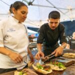 Esta noche se dará inicio a la 8º edición del Festival RICO, uno de los eventos gastronómicos más esperados de la región. Desde las 19:00, el Empedrado de la Costanera será el epicentro de una verdadera fiesta para los sentidos, con más de 50 puestos gastronómicos que recibirán a miles de nicoleños y turistas.