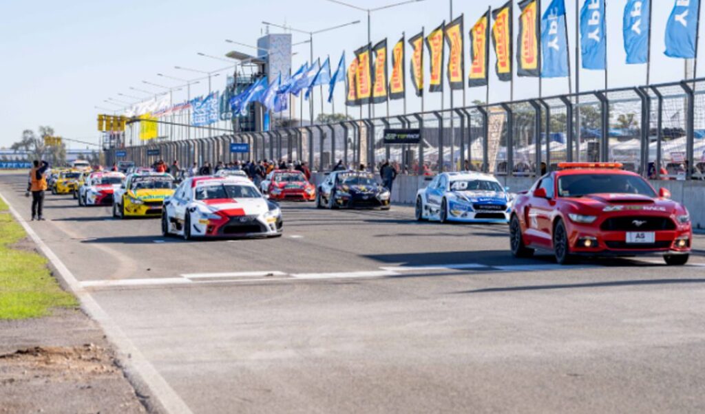 El próximo fin de semana, San Nicolás volverá a ser el epicentro del automovilismo argentino con la llegada de la 3º fecha del Campeonato Argentino de Top Race y la 2º fecha del Campeonato Argentino de Fórmula Nacional. Ambos certámenes se desarrollarán en el Autódromo San Nicolás, que ya se encuentra en perfectas condiciones para recibir a los fanáticos del deporte motor.