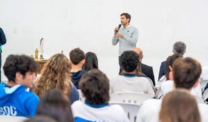 Esta mañana, el intendente Santiago Passaglia presidió la ceremonia de promesa de lealtad a la Constitución Nacional por parte de los alumnos de tercer año del nivel secundario del Colegio Don Bosco. El emotivo acto tuvo lugar en las instalaciones de la institución educativa, donde más de 70 estudiantes reafirmaron su compromiso cívico.
