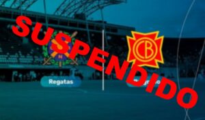 El esperado clásico nicoleño entre Regatas y Belgrano, que iba a disputarse por primera vez en el Estadio de San Nicolás, fue suspendido debido a las inclemencias climáticas que afectaron la región. Las intensas lluvias registradas en las últimas horas dejaron el campo de juego en condiciones vulnerables, lo que llevó a la intendencia del estadio a tomar la decisión de resguardar el terreno para evitar daños mayores.