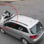 Un accidente de tránsito se registró este martes en la intersección de las calles Mitre y Obligado, donde un automóvil Volkswagen Suran colisionó contra una motocicleta Corven 110cc. El hecho quedó registrado por las cámaras del Centro de Monitoreo Municipal, que captaron el momento exacto del impacto.
