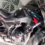 Un accidente de tránsito en la intersección de Dámaso Valdez y 9 de Julio permitió a las autoridades recuperar una motocicleta robada que circulaba con un pedido de secuestro activo. El hecho ocurrió el en día de ayer, cuando dos motocicletas colisionaron violentamente en plena vía pública.