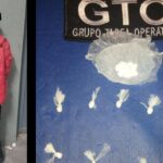 Una mujer de 24 años fue aprehendida tras un allanamiento realizado en una vivienda de calle Derqui al 1800, en el marco de una causa por estafa, aunque el procedimiento derivó en el hallazgo de estupefacientes y la confirmación de que la sospechosa se encontraba prófuga de la Justicia.