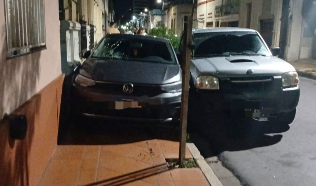 En la madrugada del domingo, se registró un accidente en calle Francia, entre Lavalle y L. Guruciaga, que dejó como saldo tres personas heridas.
