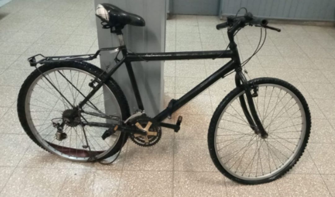 En horas recientes, personal de la Policía Local procedió al secuestro de una bicicleta que se encontraba en estado de abandono en la vía pública, específicamente en la calle Belgrano al 600.