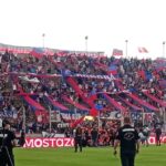 Central Córdoba de Rosario logró una hazaña histórica en el Estadio San Nicolás al eliminar a Gimnasia y Esgrima de La Plata en un emocionante encuentro por los 16avos de final de la Copa Argentina. El partido finalizó 1 a 1 en el tiempo reglamentario, y el conjunto rosarino se impuso en la tanda de penales por 5 a 4, sellando su pase a los octavos de final del certamen.
