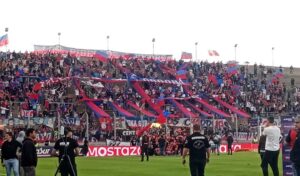 Central Córdoba de Rosario logró una hazaña histórica en el Estadio San Nicolás al eliminar a Gimnasia y Esgrima de La Plata en un emocionante encuentro por los 16avos de final de la Copa Argentina. El partido finalizó 1 a 1 en el tiempo reglamentario, y el conjunto rosarino se impuso en la tanda de penales por 5 a 4, sellando su pase a los octavos de final del certamen.