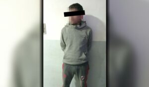 Un violento intento de robo terminó de manera inesperada en San Nicolás, cuando vecinos de la zona de Avenida Savio e Irigoyen detuvieron y golpearon a un hombre de 33 años que había arrebatado un teléfono celular a un joven de 19 años.
