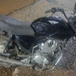 Personal del Comando de Patrullas halló una motocicleta abandonada en calle Pastor Omar de Felipe al 300, en el barrio San Francisco.