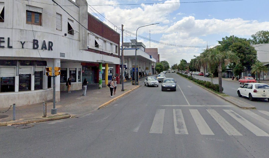 Este martes se sintió con fuerza el paro de colectivos en la ciudad de San Nicolás, pese a que la empresa Vercelli Hnos. había anunciado una guardia mínima para garantizar la circulación de algunas unidades. En los hechos, la medida de fuerza fue casi total, según confirmaron desde el sindicato de la Unión Tranviarios Automotor (UTA).