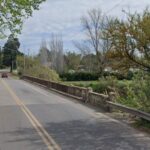 En un dramático episodio ocurrido en el Puente del Arroyo del Medio y la ruta 21, una mujer intentó quitarse la vida arrojándose al cauce, pero fue rescatada a tiempo por efectivos de la Unidad Táctica de Operaciones Inmediatas (UTOI). El hecho se conoció en las últimas horas y trascendió que la mujer pertenece al Servicio Penitenciario.