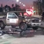 Un trabajador de 36 años perdió la vida de manera trágica en la mañana de este lunes tras protagonizar un violento choque en Ruta 188 y calle La Plata, en San Nicolás. La víctima, que se dirigía a su lugar de trabajo en motocicleta, impactó de frente contra una camioneta y, en cuestión de segundos, su vehículo se incendió con él atrapado entre las llamas.