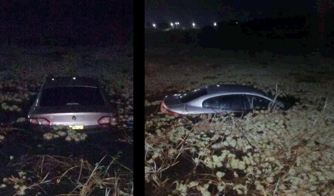 Un insólito episodio generó conmoción este sábado por la madrugada en San Nicolás, cuando un automóvil apareció sumergido en la laguna del Eco Parque. Según trascendió, el Renault Fluence se habría desplazado tras soltarse el freno de mano por motivos que aún se investigan. El conductor no se encontraba solo: una segunda persona lo acompañaba, aunque por motivos de privacidad no se revelo su sexo.