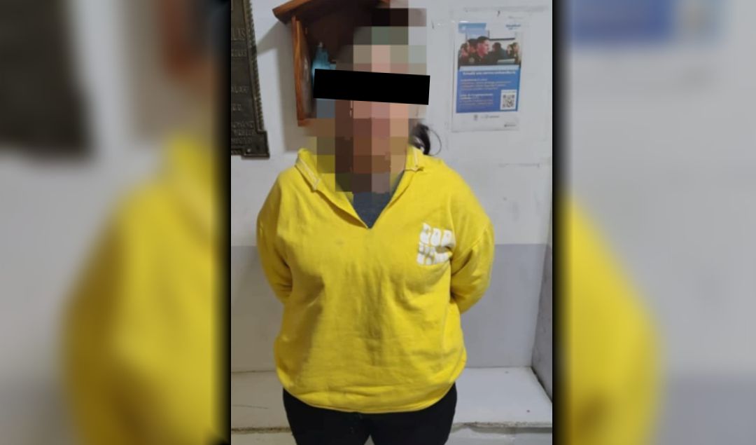 Un hecho de violencia familiar tuvo lugar este sábado en San Nicolás, cuando una discusión entre hermanas escaló hasta el punto de terminar con la detención de una de ellas. El incidente ocurrió en una vivienda de calle Rondeau al 800, donde personal policial acudió tras un llamado al 911 alertando sobre la situación.