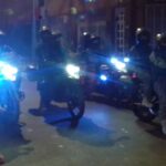 Un dramático episodio tuvo lugar en las últimas horas en San Nicolás en la zona de calle Italia y España, cuando una agente policial, atravesando un profundo estado de angustia, amenazaba con quitarse la vida utilizando su arma reglamentaria. La rápida intervención de efectivos de la Unidad Táctica de Operaciones Inmediatas (UTOI) fue clave para evitar una tragedia.