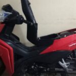 Efectivos policiales del Destacamento La Emilia recuperaron una motocicleta robada durante un operativo realizado en la intersección de Presidente Perón y Colectora Norte. El rodado era conducido por una menor de edad, quien no pudo justificar la procedencia del vehículo.