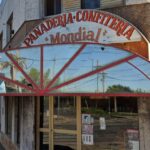 La investigación por el crimen de Juan Domingo Herrera, el hombre de 75 años encontrado sin vida en el segundo piso de la panadería Mondial, comienza a arrojar resultados concretos. En las últimas horas, se confirmó la detención de un sospechoso de apellido Peralta, señalado como posible autor del hecho.