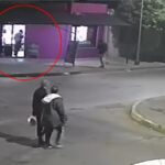 Un nuevo hecho de inseguridad sacudió a los vecinos de San Nicolás durante la tarde del lunes, cuando dos delincuentes armados irrumpieron en una despensa ubicada en la intersección de las calles Don Bosco y San Lorenzo. El violento episodio ocurrió alrededor de las 20:30 horas, mientras el local se encontraba atendiendo con normalidad.