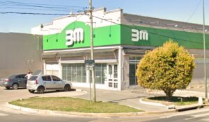 Un jubilado asegura haber sido víctima de un robo mientras hacía sus compras en la sucursal del supermercado 3M ubicada en José Hernández 1097, en la ciudad de San Nicolás. Según relató, le sustrajeron la billetera con documentación personal y una suma superior a los 50 mil pesos.