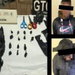 Un confuso episodio registrado en San Nicolás derivó en el secuestro de una importante cantidad de cocaína y la detención de dos hombres mayores de edad. El hecho se originó tras la denuncia de una joven de 26 años, quien manifestó que el 12 de agosto de 2025 fue despojada a golpes de sus pertenencias en una vivienda de calle M. Benítez al 700, donde residía de forma circunstancial.