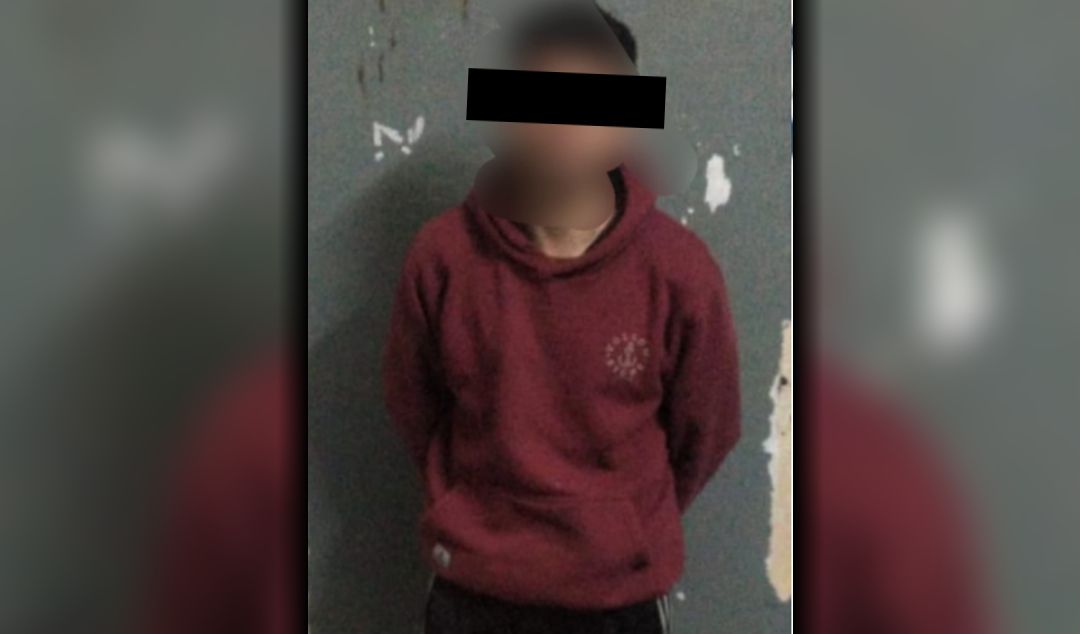 Un grave episodio de violencia de género ocurrió en la localidad de La Emilia, donde un hombre fue detenido tras agredir brutalmente a su expareja de 21 años.