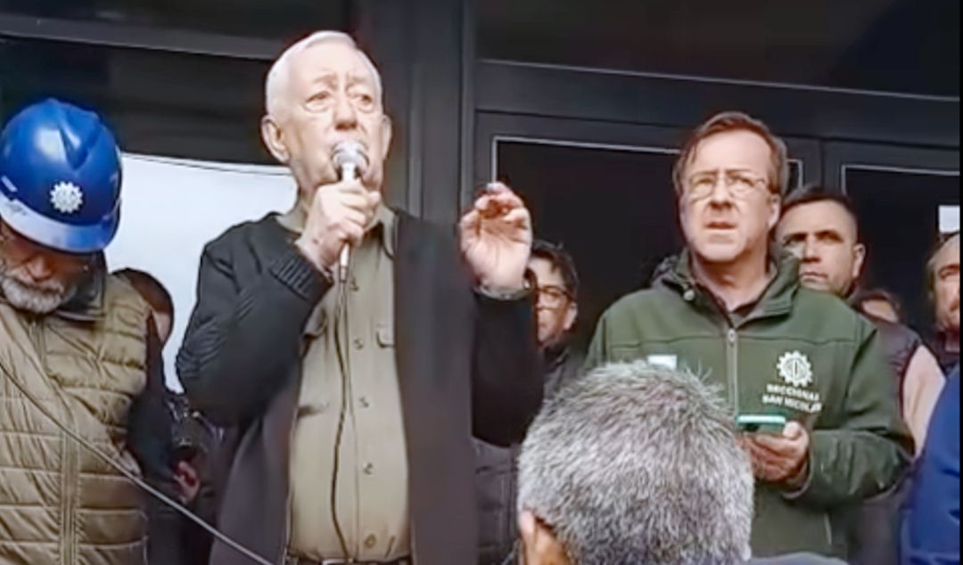 El conflicto en Ternium se profundiza luego de que el personal tercerizado, acompañado por la Unión Obrera Metalúrgica (UOM), decidiera sostener el paro total de actividades a pesar de la conciliación obligatoria dictada por el Ministerio de Trabajo.