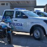 El intendente Santiago Passaglia anunció la entrega de nuevos patrulleros y motos a la Policía de la Provincia de Buenos Aires, con el objetivo de reforzar el patrullaje en distintos puntos de la ciudad. Esta acción forma parte de una política sostenida por la Municipalidad para mejorar la seguridad y la calidad de vida de los vecinos.