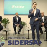 En un acto realizado durante la jornada de ayer, se dio por inaugurada oficialmente la obra de ampliación de la planta siderúrgica Sidersa, ubicada en San Nicolás. El evento contó con la presencia de la dirigencia local de la Unión Obrera Metalúrgica (UOM), autoridades políticas y el intendente Santiago Passaglia, quien celebró la millonaria inversión realizada por la empresa y su impacto positivo en la economía regional.