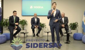 En un acto realizado durante la jornada de ayer, se dio por inaugurada oficialmente la obra de ampliación de la planta siderúrgica Sidersa, ubicada en San Nicolás. El evento contó con la presencia de la dirigencia local de la Unión Obrera Metalúrgica (UOM), autoridades políticas y el intendente Santiago Passaglia, quien celebró la millonaria inversión realizada por la empresa y su impacto positivo en la economía regional.