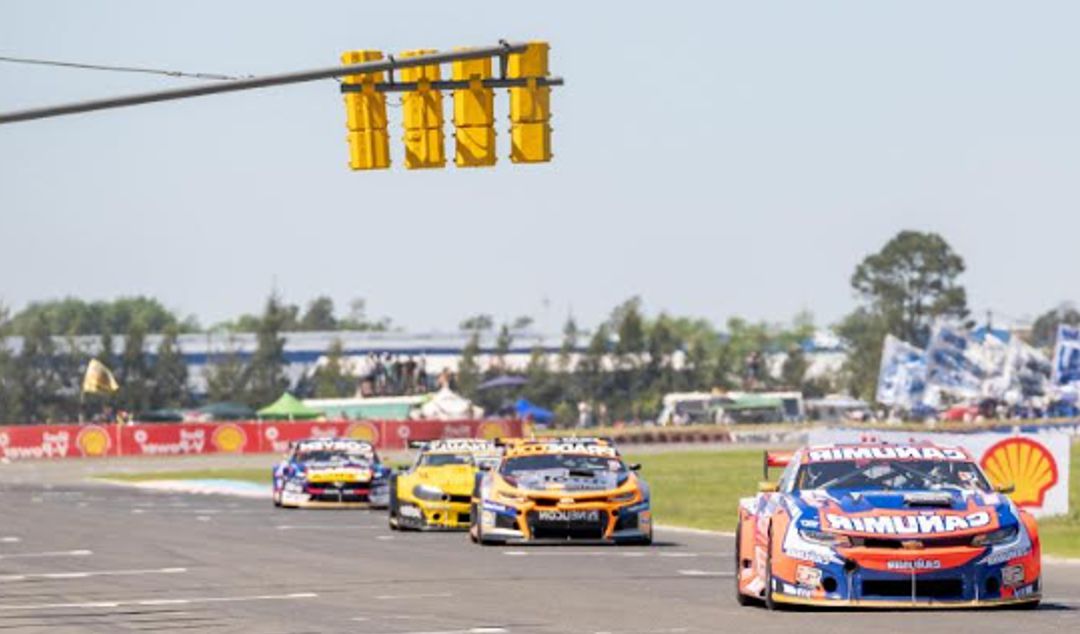 El Turismo Carretera regresará a San Nicolás el próximo 4 y 5 de octubre para disputar la 12º fecha del campeonato. El Autódromo Juan María Traverso volverá a vibrar con la categoría más convocante del automovilismo nacional, en una cita que promete gran convocatoria y espectáculo.