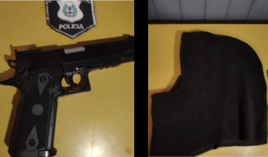 Un menor de 16 años fue aprehendido en San Nicolás luego de protagonizar un violento episodio con la policía, en el que portaba un arma de fuego que posteriormente se constató era una réplica a gas.