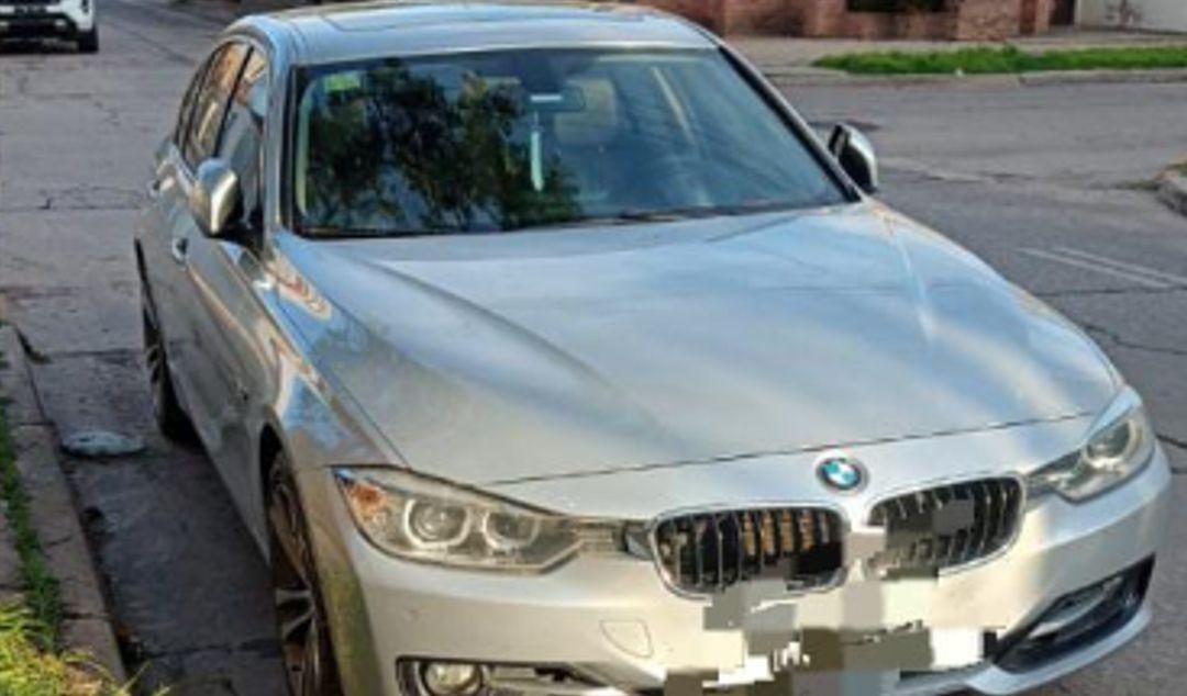 En un operativo realizado el pasado domingo 21 de septiembre, efectivos de la Policía Local lograron recuperar un automóvil de alta gama que contaba con pedido de secuestro activo por robo.