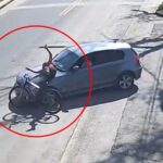 Un accidente de tránsito tuvo lugar en la intersección de Avenida Illia y calle Caseros, en el barrio Automóvil Club, donde un automóvil marca BMW color gris impactó contra una bicicleta marca Wings de color naranja.