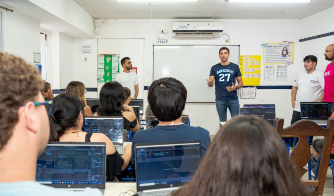 Hasta el 22 de septiembre permanecerán abiertas las inscripciones para una nueva edición de la Academia Siguiente Nivel, una propuesta educativa que busca seguir formando a jóvenes y adultos en el desarrollo de videojuegos.