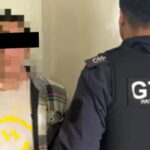 En un insólito hecho ocurrido durante las Elecciones Legislativas 2025 en San Nicolás, un individuo de 29 años, que se encontraba prófugo de la Justicia, fue detenido cuando se presentó a emitir su voto en la Escuela Primaria N° 30, ubicada en Avenida Central al 1850 en barrio Somisa.