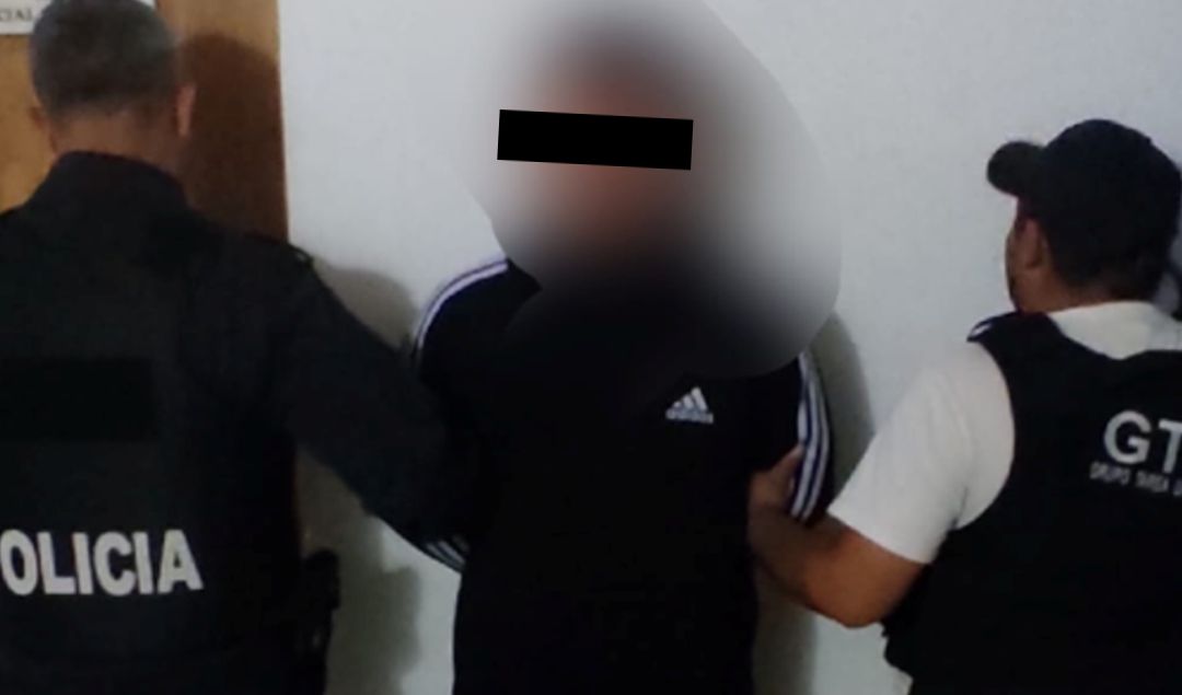 Un importante operativo policial se desplegó en la localidad de La Emilia, donde efectivos de la comisaría local junto al destacamento de Coviccos lograron recuperar una gran cantidad de elementos robados tras una serie de allanamientos. El hecho se originó a partir de denuncias realizadas por vecinos del barrio Colombini, quienes habían sido víctimas de un robo en sus viviendas.