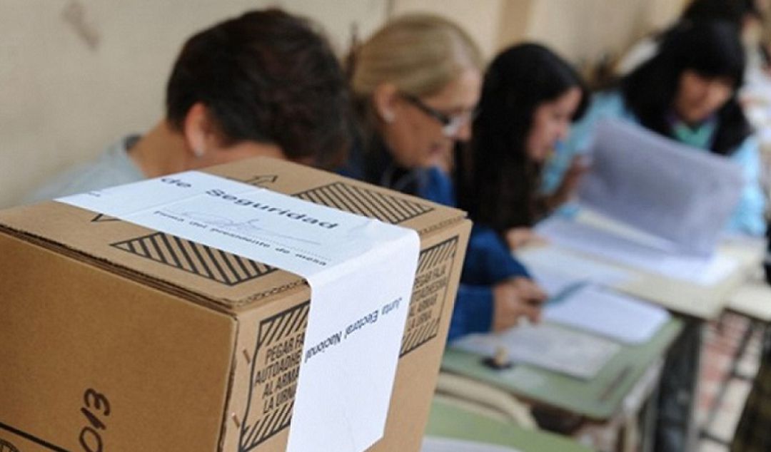 En San Nicolás, cerraron los comicios legislativos de este domingo y ahora comienza la etapa de conteo de votos. Según informaron las autoridades, se espera que alrededor de las 20 horas comiencen a conocerse los primeros datos oficiales.