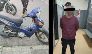 Un joven de 19 años fue aprehendido en la intersección de León Guruciaga y Moreno, cuando circulaba a bordo de una Honda Wave que registraba pedido de secuestro activo, en el marco de una causa caratulada como hurto.