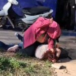 En la tarde del día de ayer, 25 de septiembre, se desató una violenta pelea entre dos mujeres en la sede del Movimiento de Trabajadores Excluidos (MTE), ubicada en el barrio Las Mellizas sobre calle Schubert. El hecho quedó registrado en un video exclusivo tomado por los propios vecinos que, atónitos, presenciaron la brutal escena.